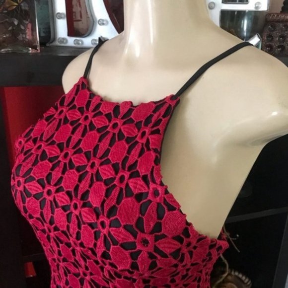 Romeo & Juliet Couture Red Crochet Midi Dress - Picture 3 of 8